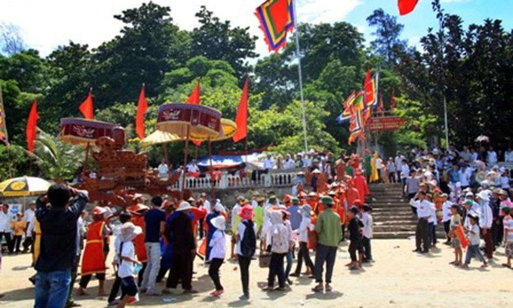 Các lễ hội diễn ra trong ngày 3 tháng 5 âm lịch - Hội Đền Chiêu Trưng